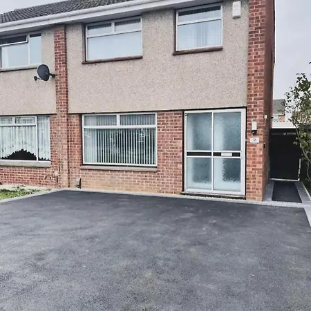 Stylish 3 Bedroom House * Whitchurch (Somerset)