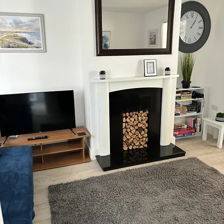 Stylish 3 Bedroom House * Whitchurch (Somerset)
