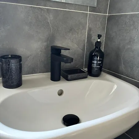 Stylish 3 Bedroom House * Whitchurch (Somerset)