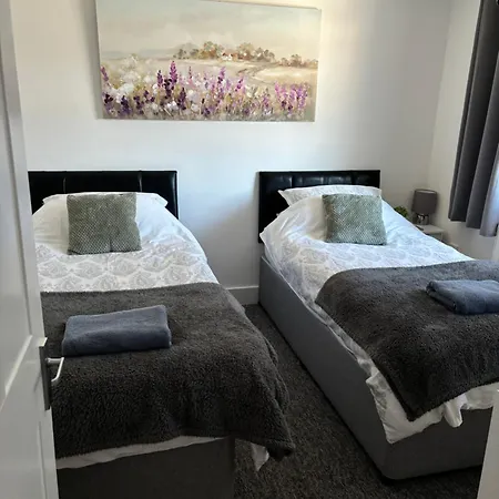 Stylish 3 Bedroom House * Whitchurch (Somerset)