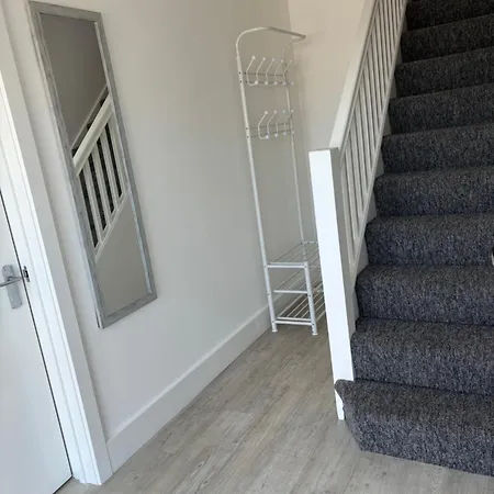 Stylish 3 Bedroom House * Whitchurch (Somerset)