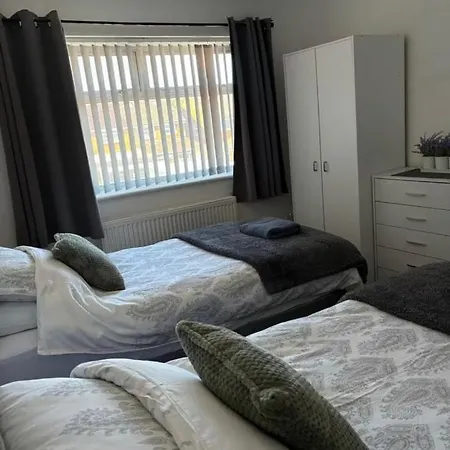 Stylish 3 Bedroom House Μπρίστολ